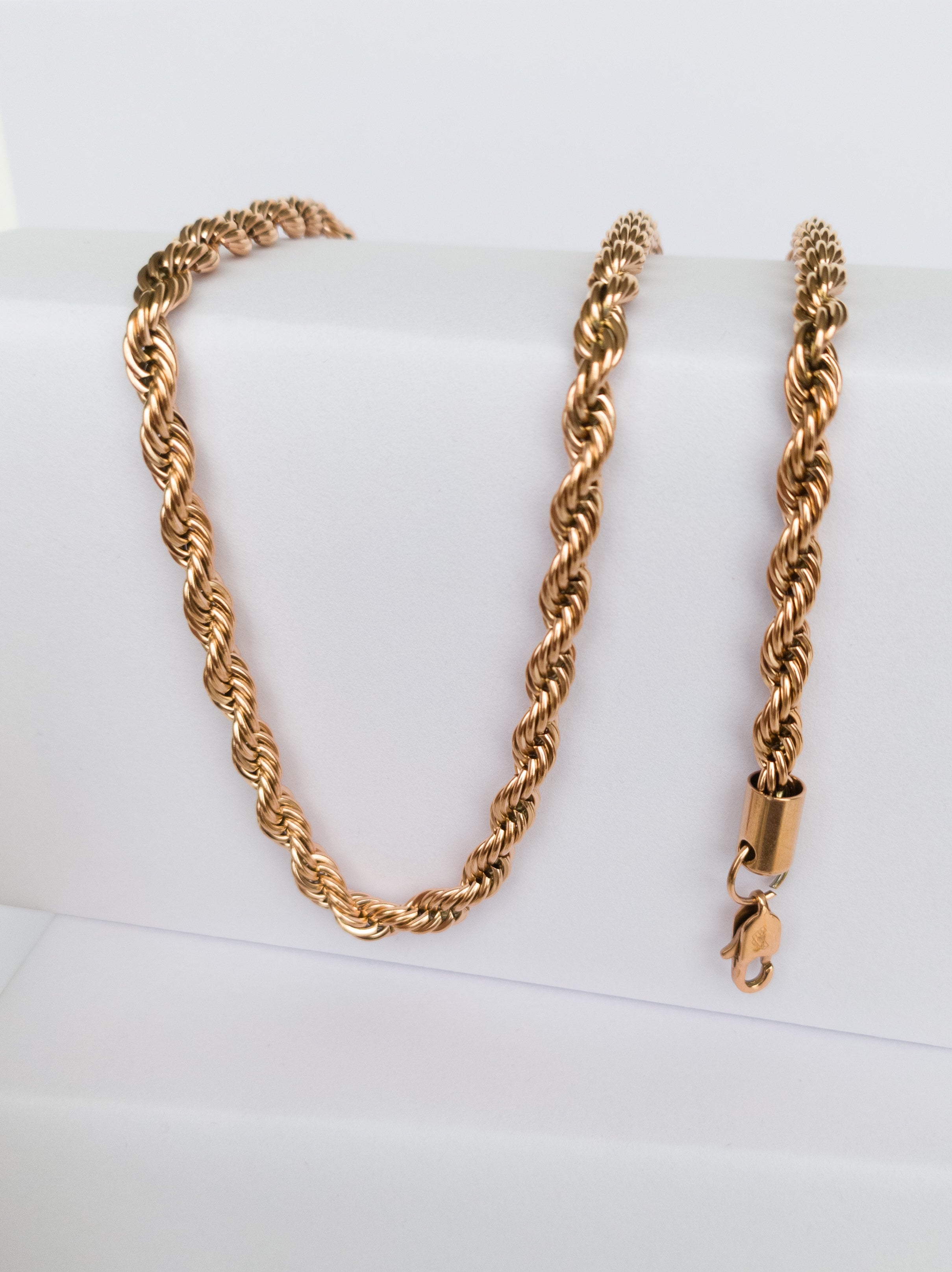 Cadena Tipo Lazo Rosa 6mm (65cm) - Oro laminado 18K